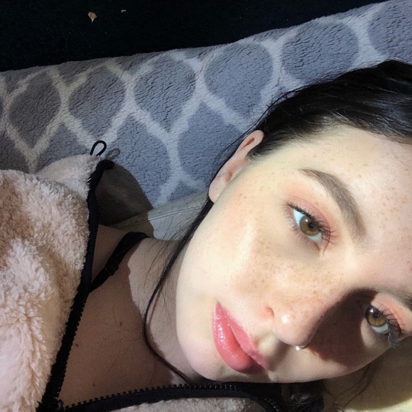 Meet your Posher, Beth - Picture 1 of 1